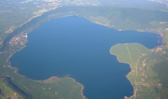 Vista aerea del lago di Vico
