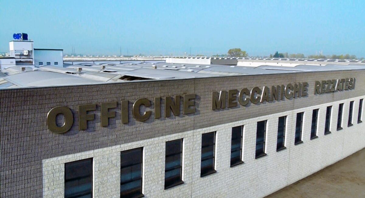 Copertina del bilancio sociale di OMR