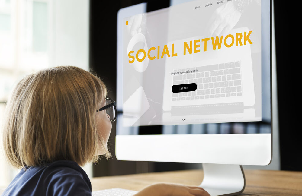 Immagine rappresentativa delle restrizioni sui social media per minori