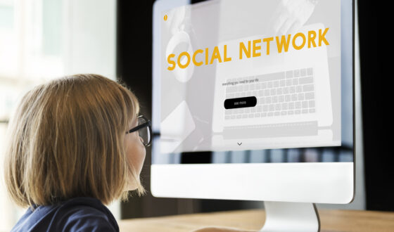 Immagine rappresentativa delle restrizioni sui social media per minori