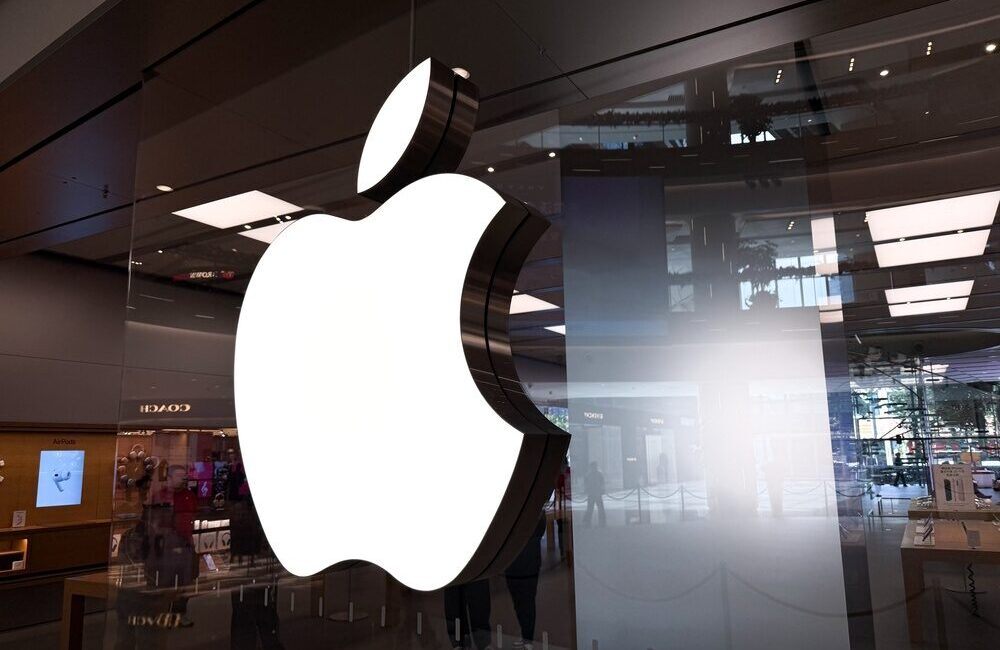 Logo Apple e OpenAI