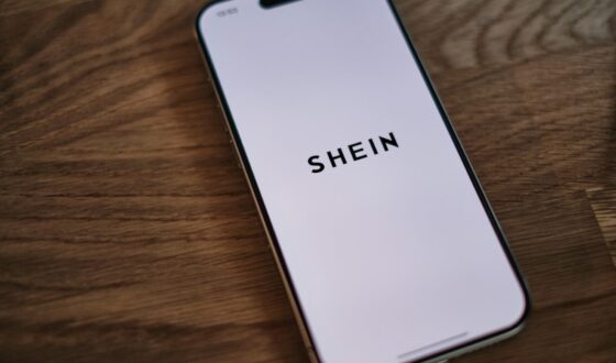 Debutto di Shein alla Borsa di Hong Kong