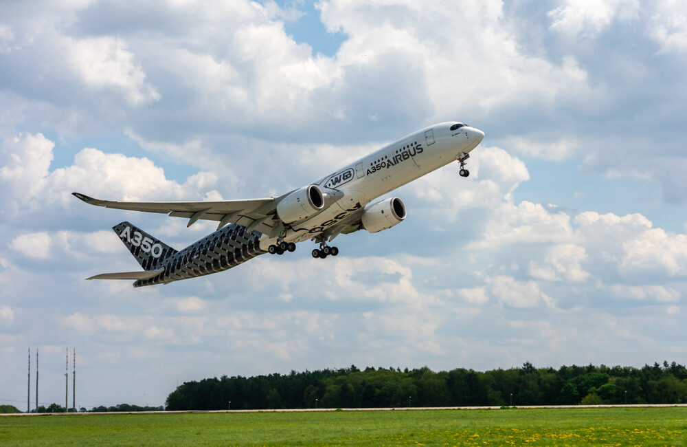 Airbus A350F in volo