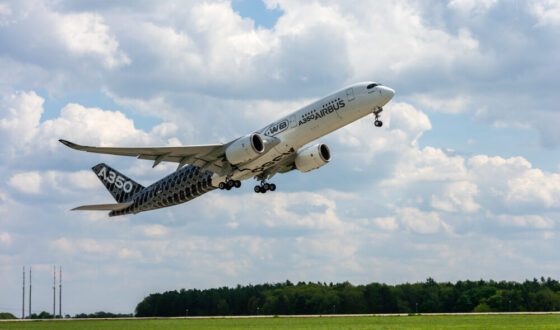 Airbus A350F in volo