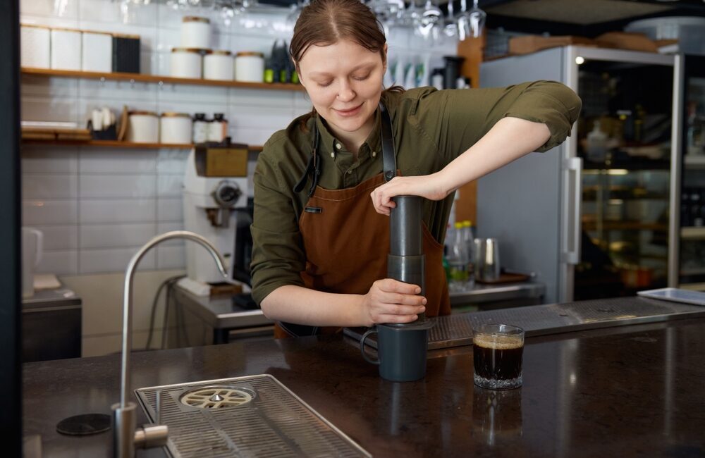 AeroPress Brewer e macinacaffè in noce