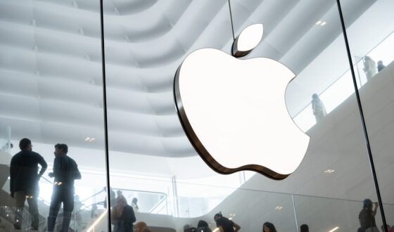 John Ternus e Tim Cook