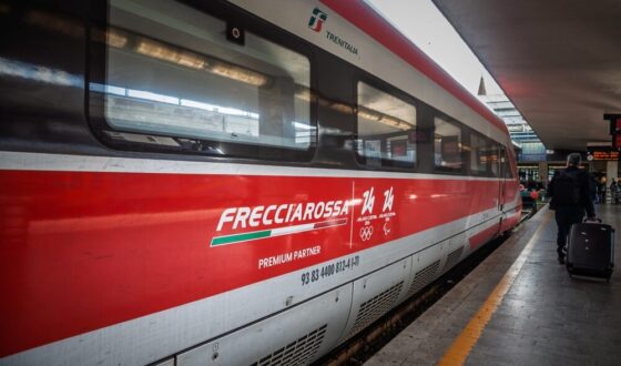 Treno regionale Trenitalia in movimento