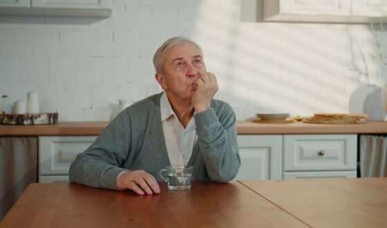 Nonni che utilizzano l'intelligenza artificiale per creare ricordi familiari
