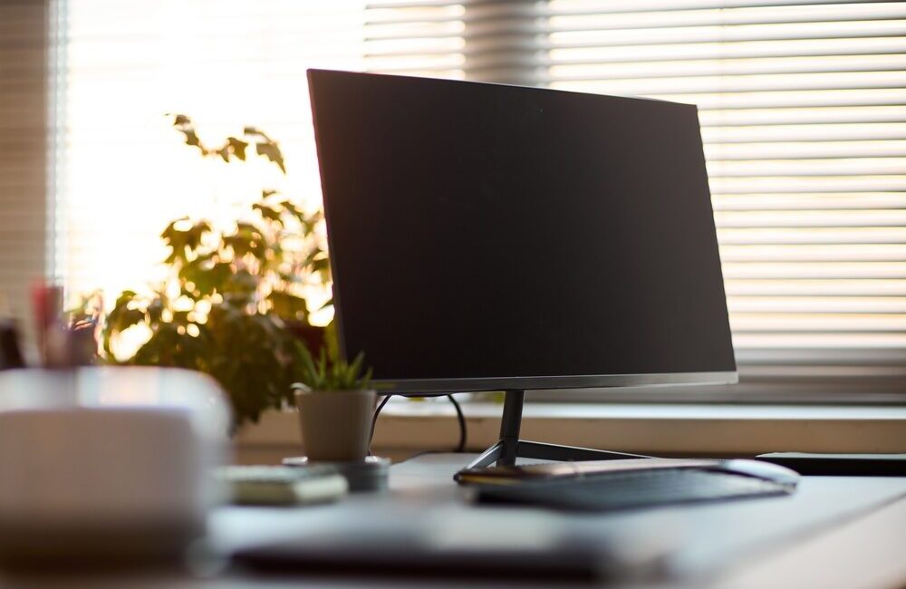 Dock USB-C Wavlink con tre monitor collegati