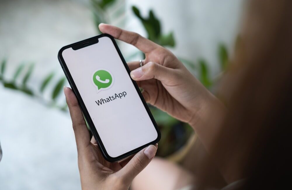 Screenshot della nuova interfaccia WhatsApp su iOS