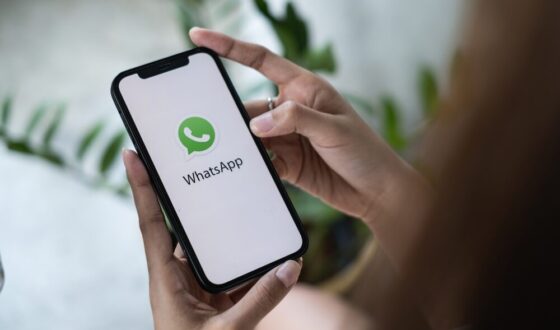 Screenshot della nuova interfaccia WhatsApp su iOS