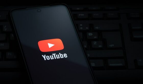 Screenshot del pulsante 'non mi piace' nel menu a tre puntini di YouTube